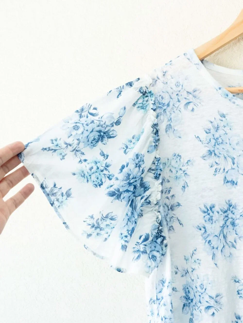 LOFT 100% Linen Blouse Womens L White Blue Floral Puff Sleeve Cottagecore